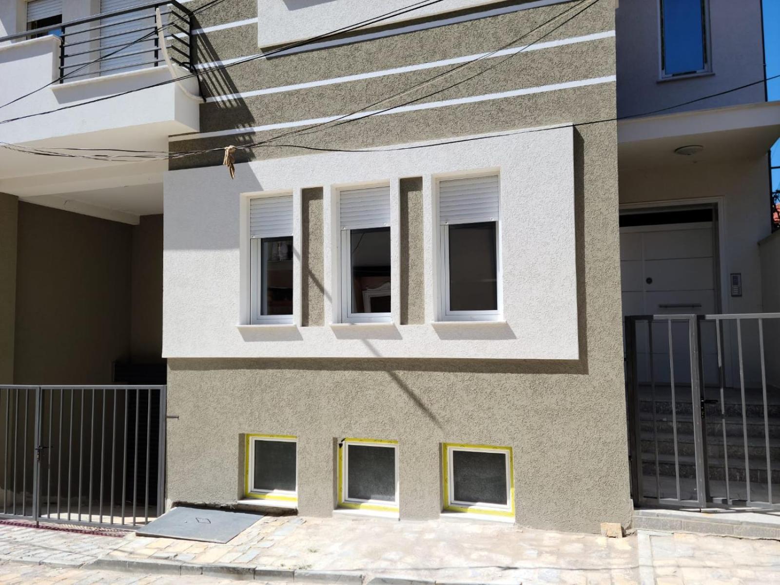 Travelers' Korca Home Exterior foto